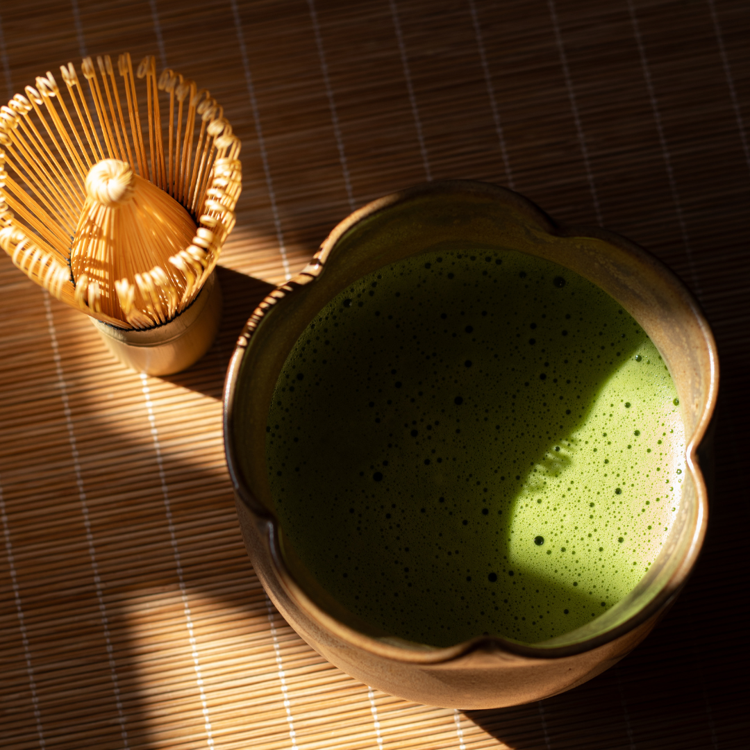 BOL À MATCHA EN GRÈS - CHAWAN : ÉVASION DANS LES CAMÉLIAS