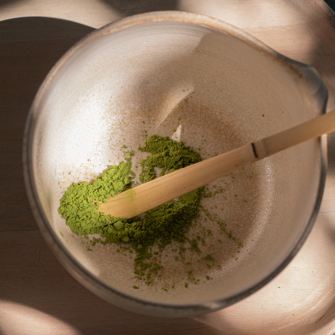 BOL À MATCHA AVEC BEC VERSEUR : NEIGE SUR KYOTO